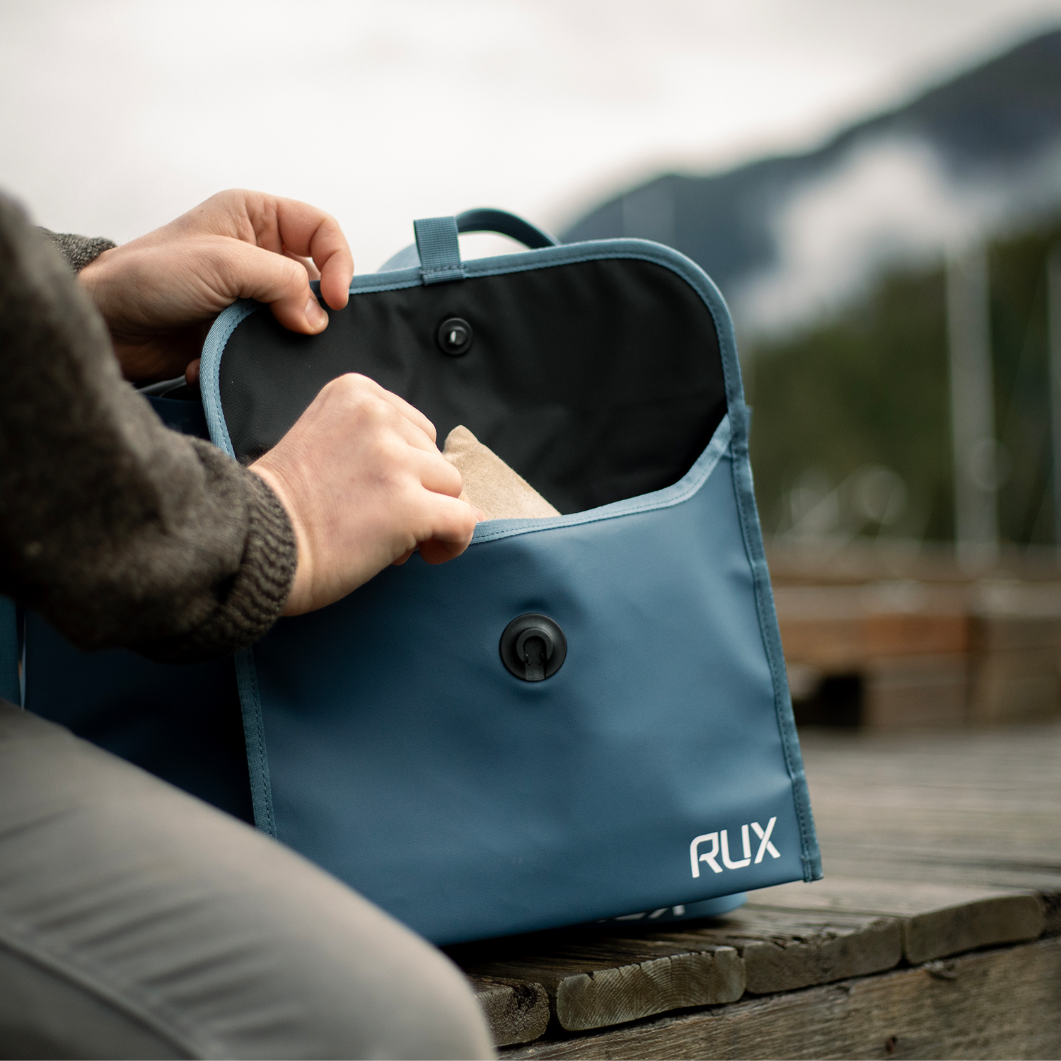 RUX Pocket in Steel Blue